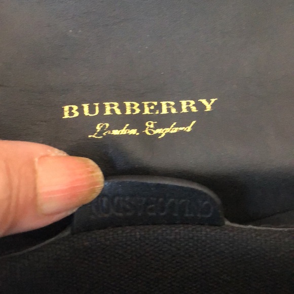 Burberry bags Used but still good looking - Picture 4 of 10